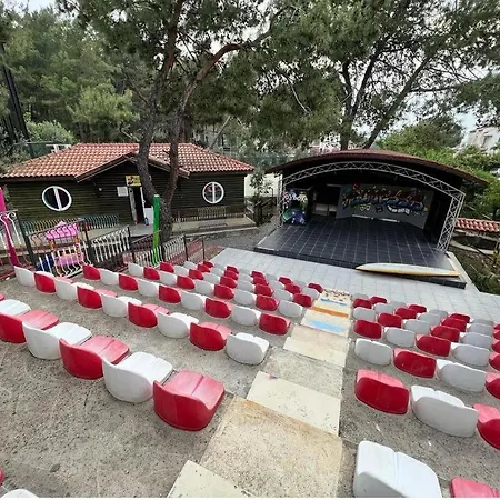 Telmessos Neva ホテル 4*